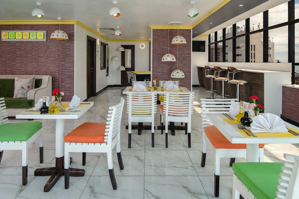 Golden Tulip Dar Es Salaam City Center Hotel Екстер'єр фото