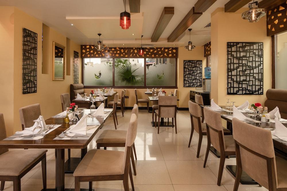 Golden Tulip Dar Es Salaam City Center Hotel Екстер'єр фото