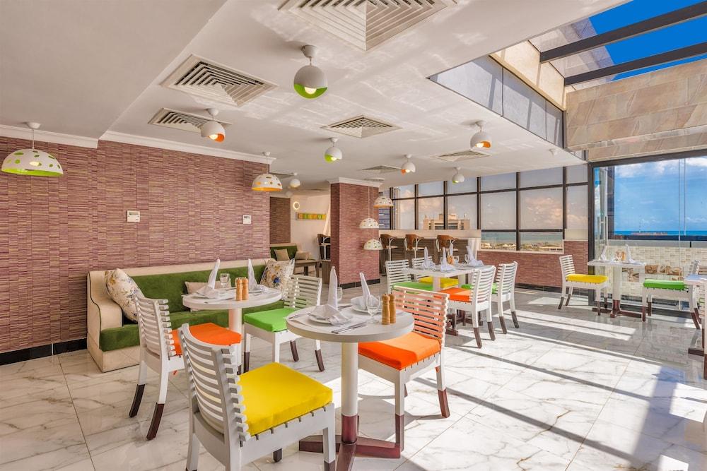 Golden Tulip Dar Es Salaam City Center Hotel Екстер'єр фото