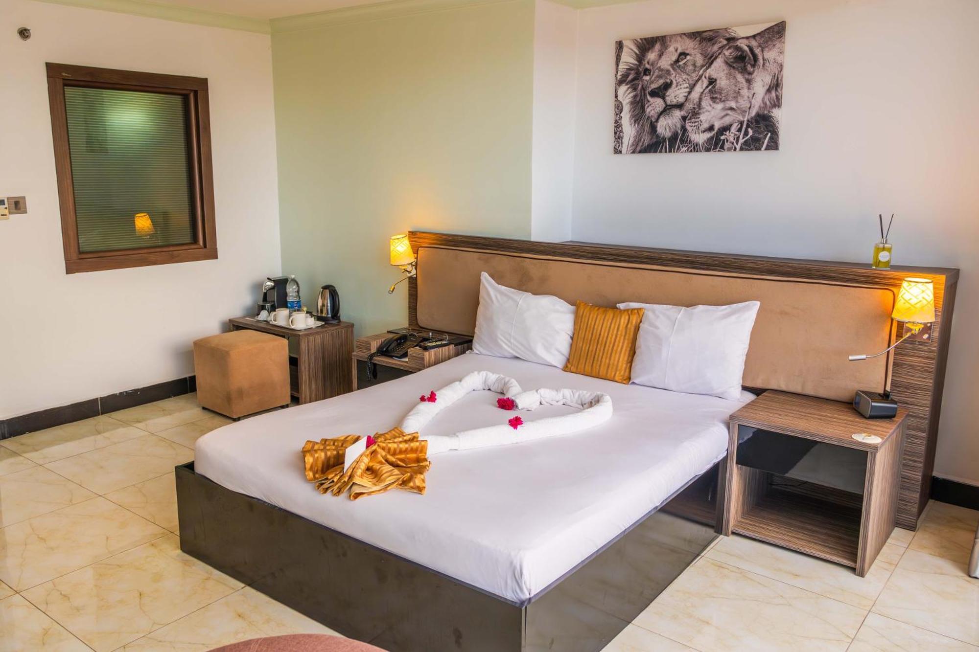 Golden Tulip Dar Es Salaam City Center Hotel Екстер'єр фото