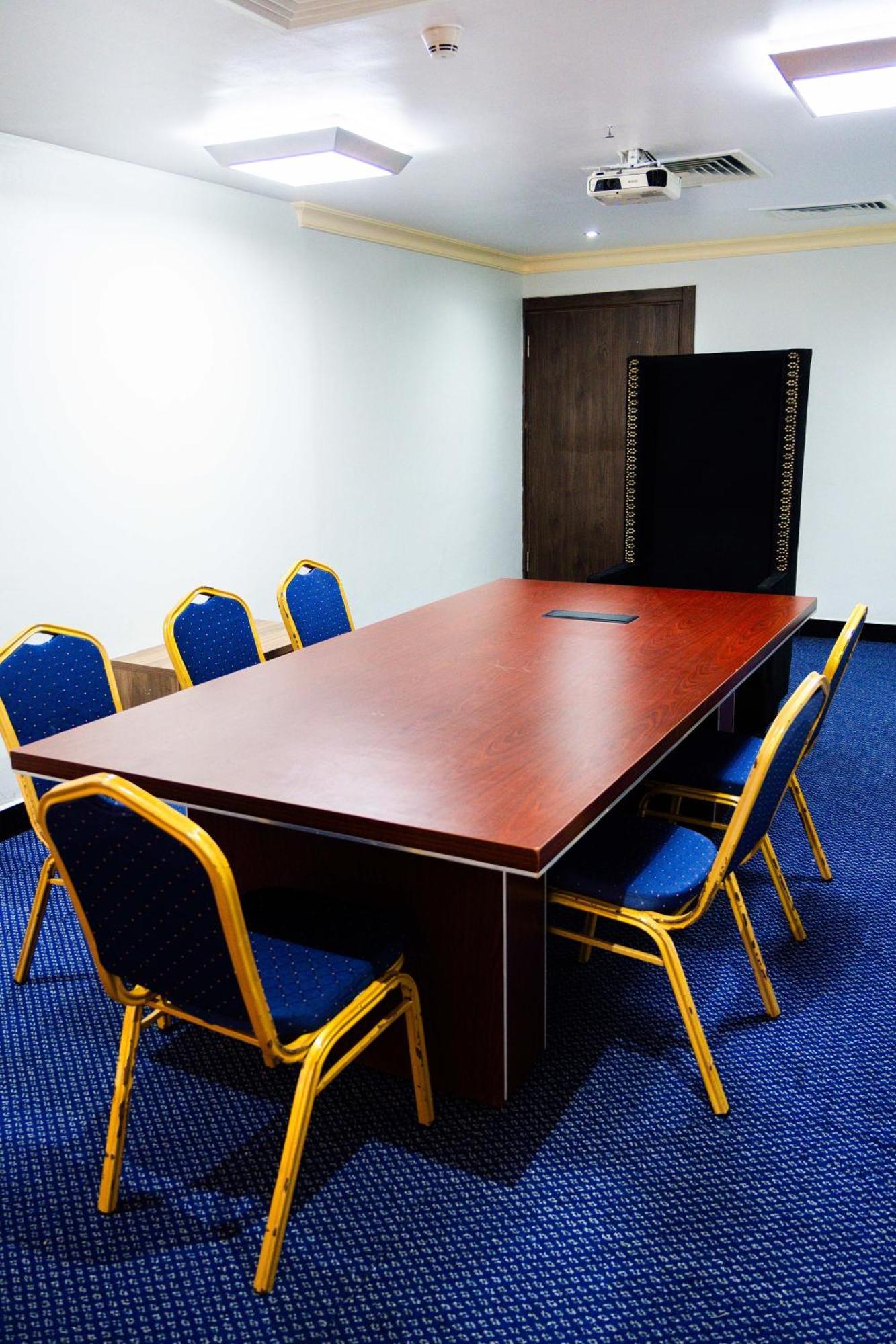 Golden Tulip Dar Es Salaam City Center Hotel Екстер'єр фото