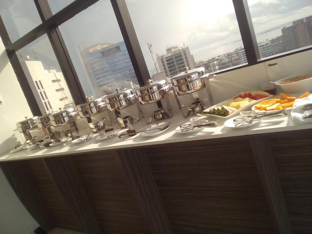 Golden Tulip Dar Es Salaam City Center Hotel Екстер'єр фото